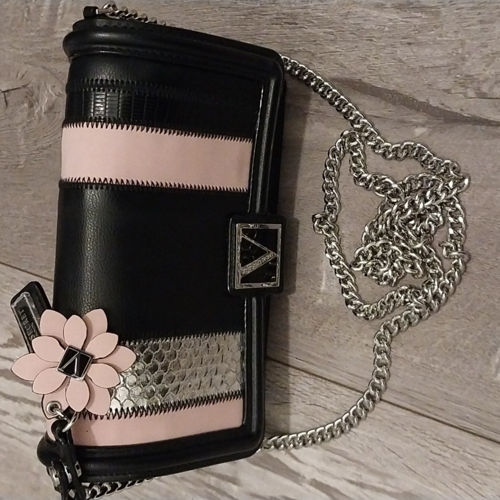 Victoria Secret Messenger Bag With Chain Strap!